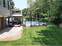 <b>3 Rail Flat Top Ascot Style Black Aluminum Pool Code Fence</b>